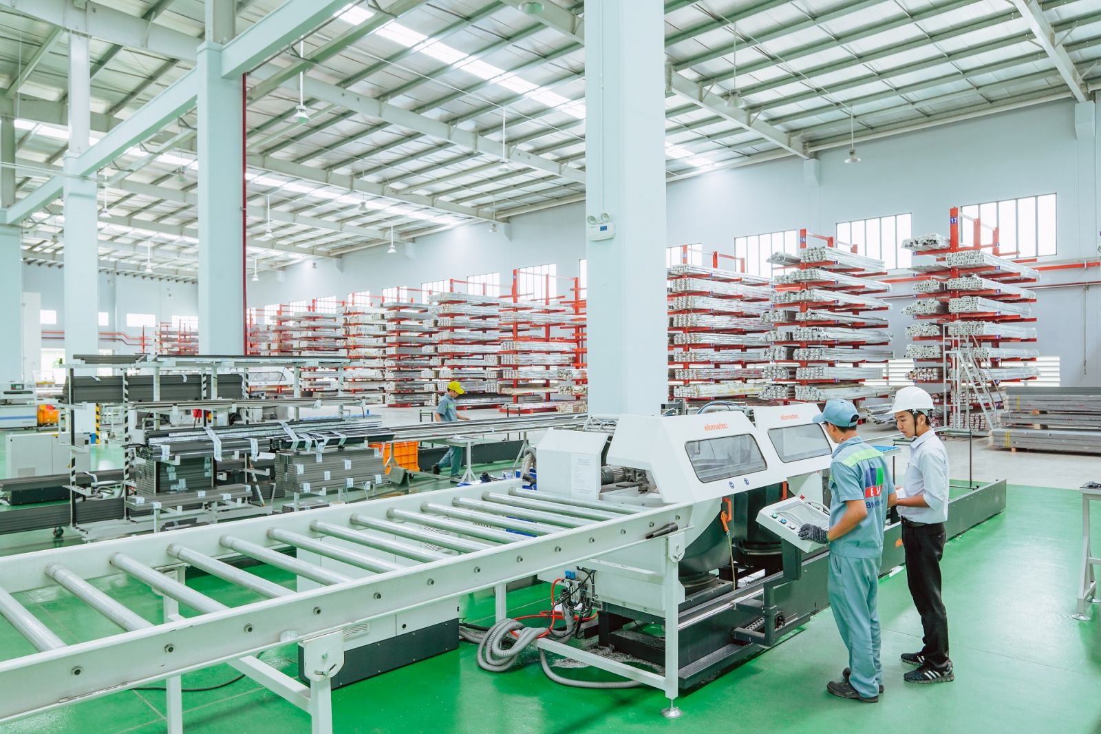 Natri nitrat được dùng trong sản xuất kính cường lực