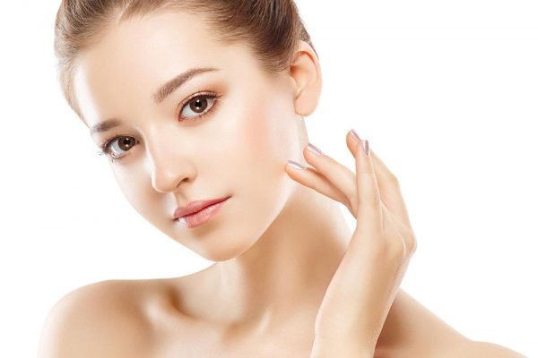Axit stearic có vai trò là một hàng rào bảo vệ và duy trì độ ẩm trên da