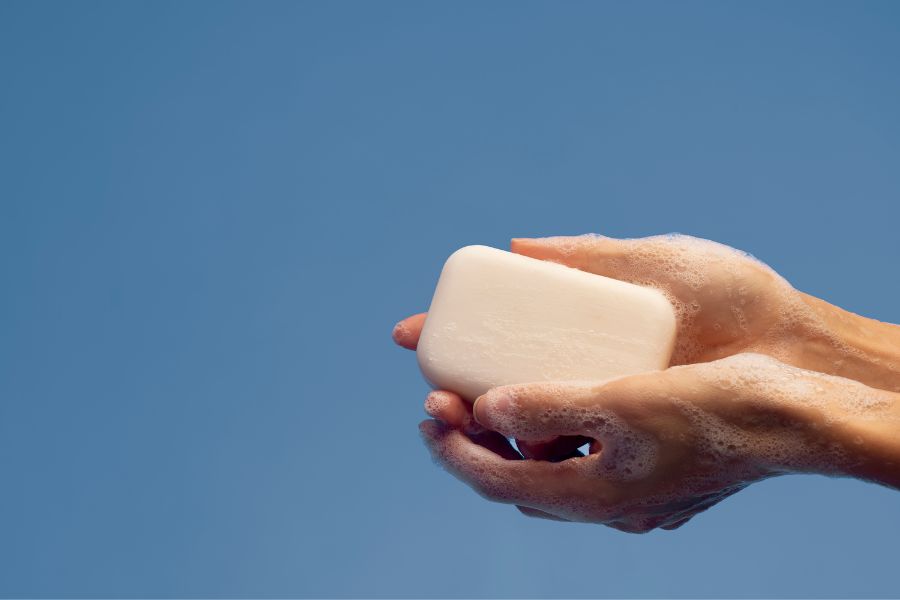 Axit stearic được sử dụng để làm cứng xà bông