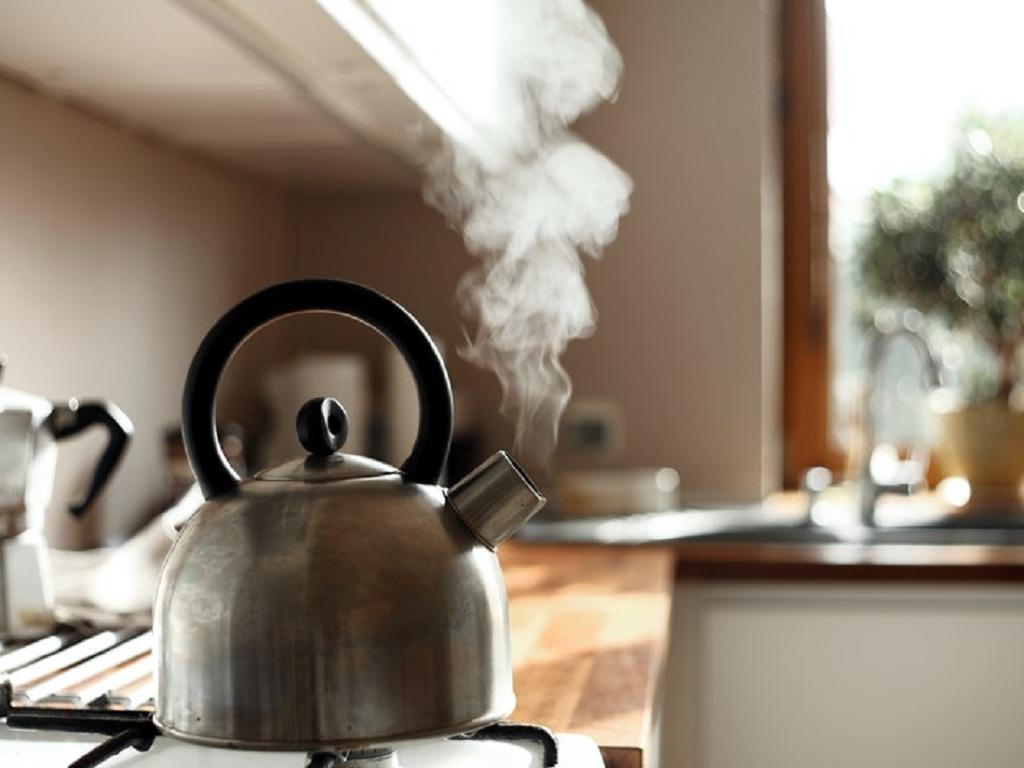 Đun sôi nước ở nhiệt độ cao giúp tiêu diệt vi khuẩn