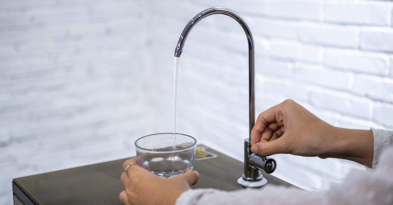 Máy lọc nước giúp tạo ra nước sạch an toàn để uống trực tiếp